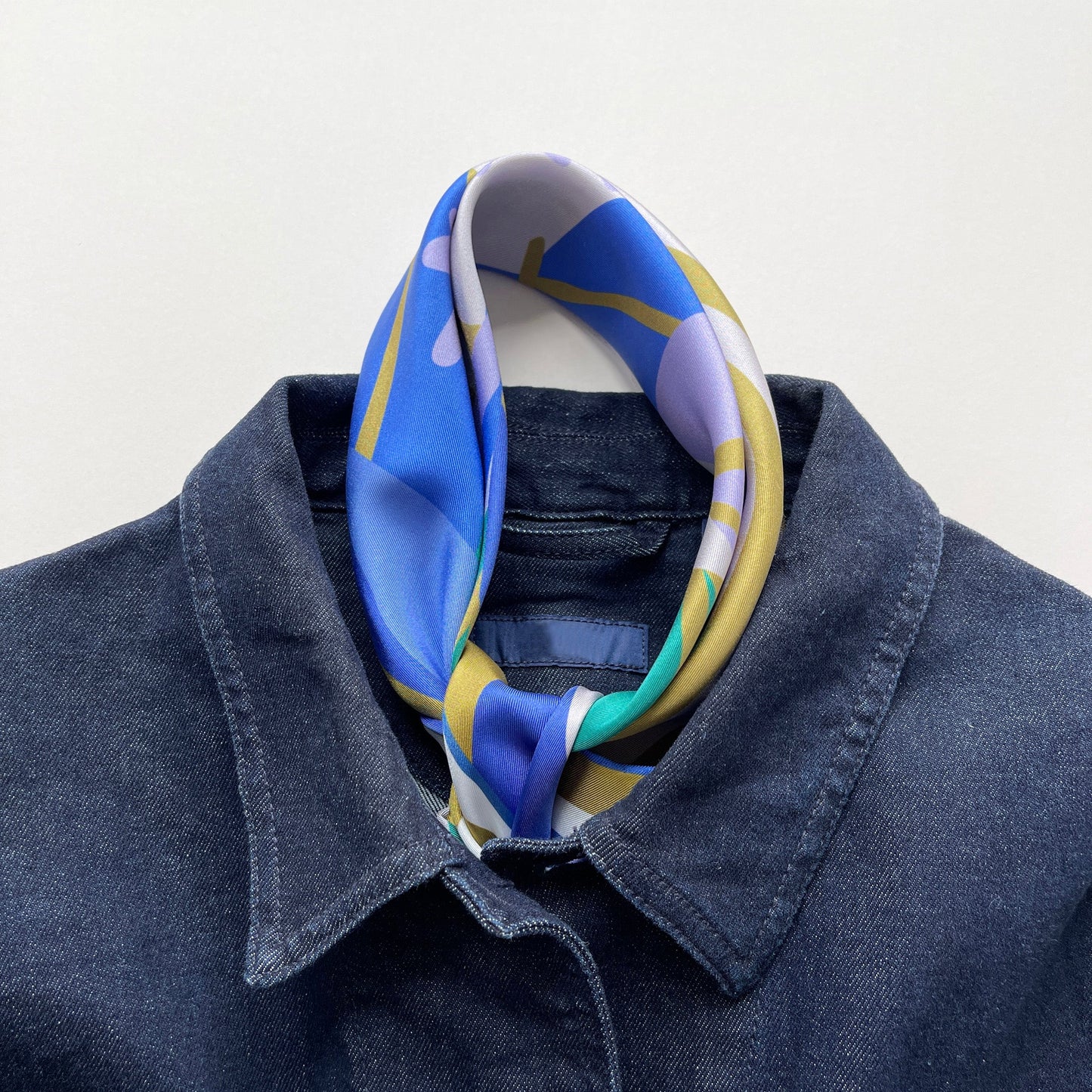 Blue Abstract Lotus Silk Square Scarf, 65cm Double-Sided Print Unisex Bandana Scarf with Hand-rolled Edges