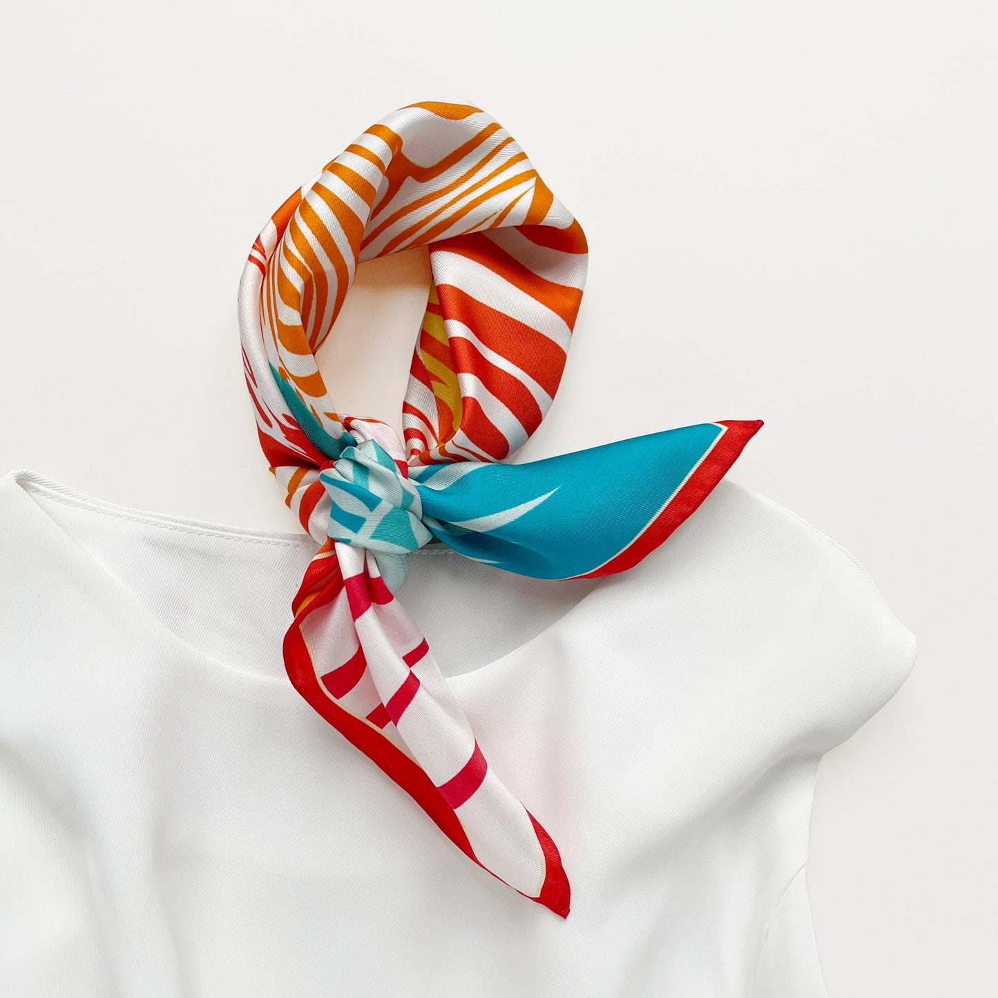 Vibrant Jungle Bloom Silk Scarf, 53cm Double-Sided Print Women's Bandana with Hand-Rolled Edges