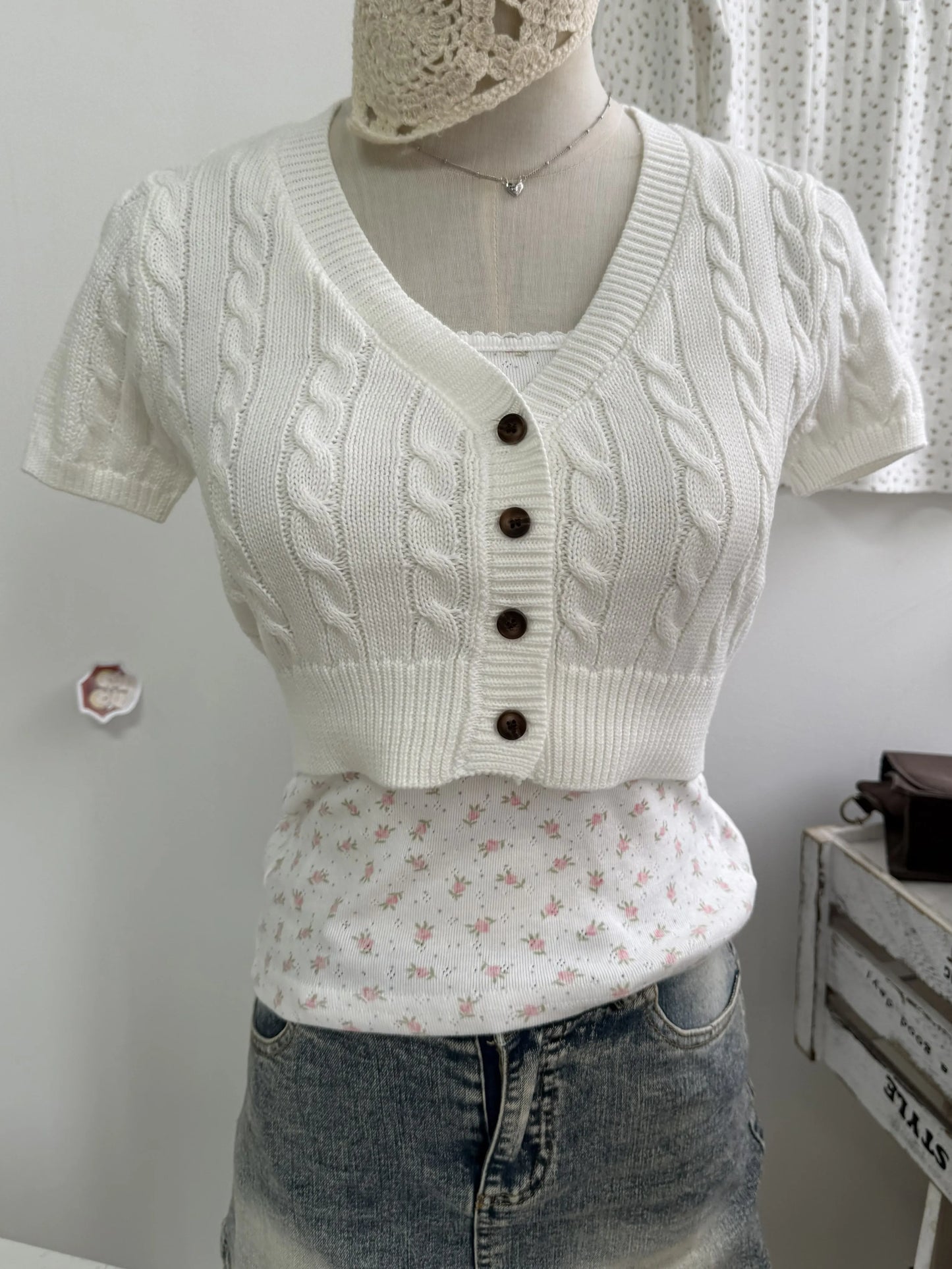 Vireous Cable-Knit Cropped Sweater, Multicolours