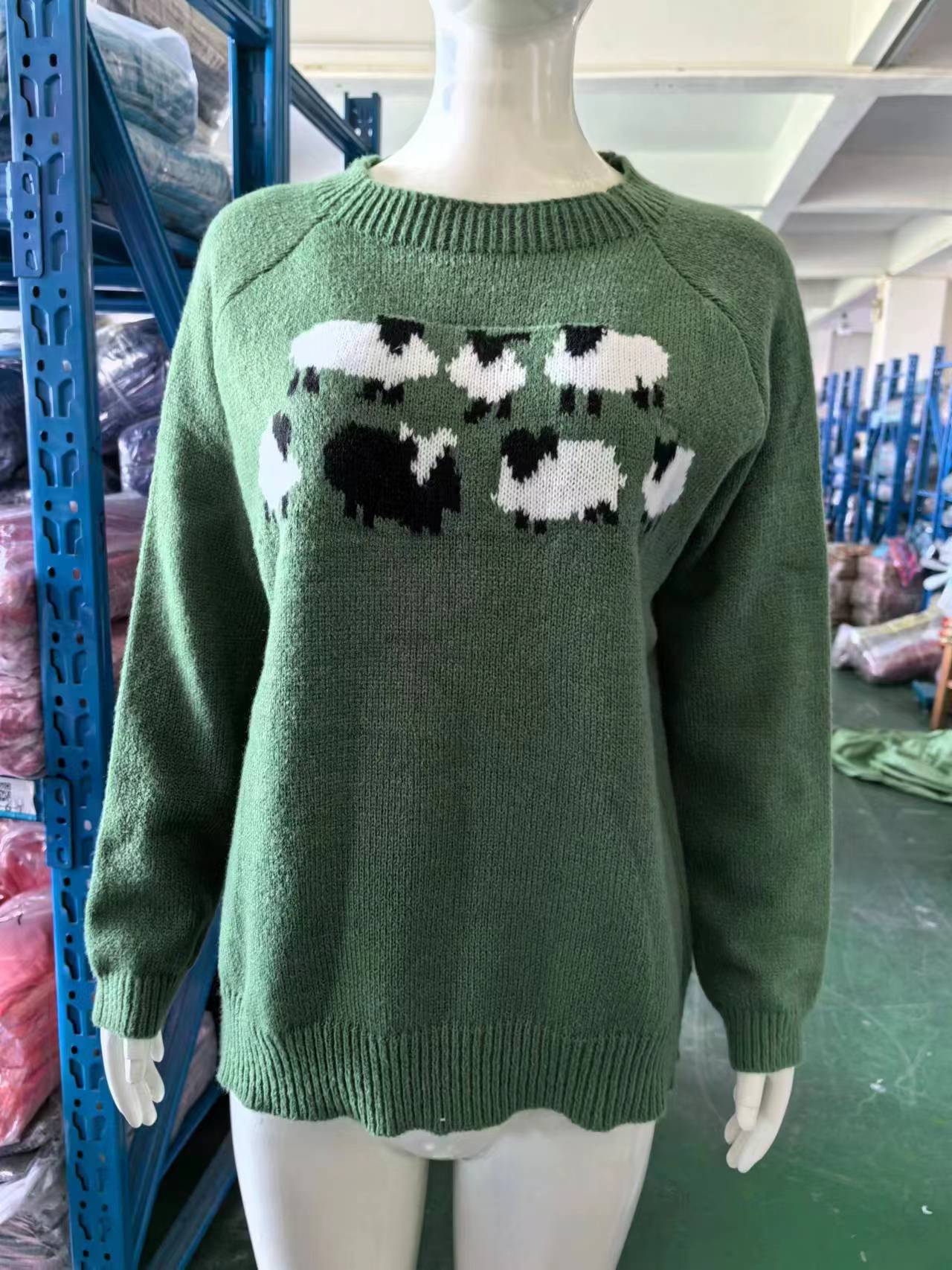 Vireous Women's 'Little Sheep' Round Neck Green Sweater