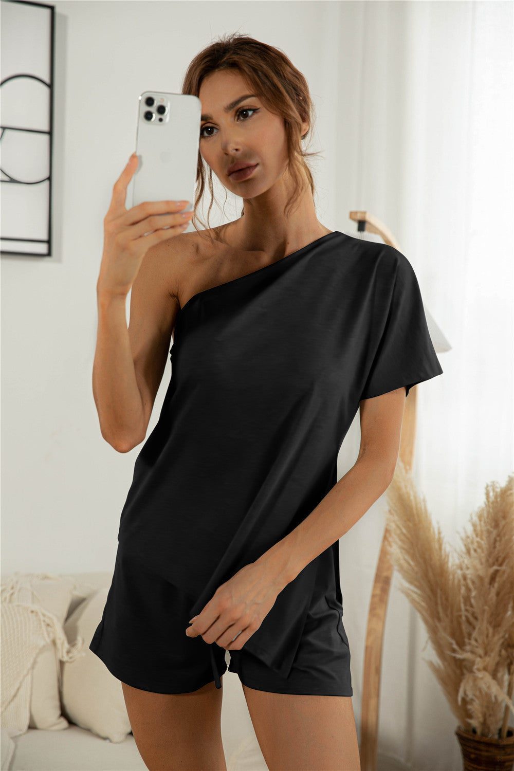 Vireous Off-the-Shoulder Short Sleeve Women's Two-Piece Set with Shorts