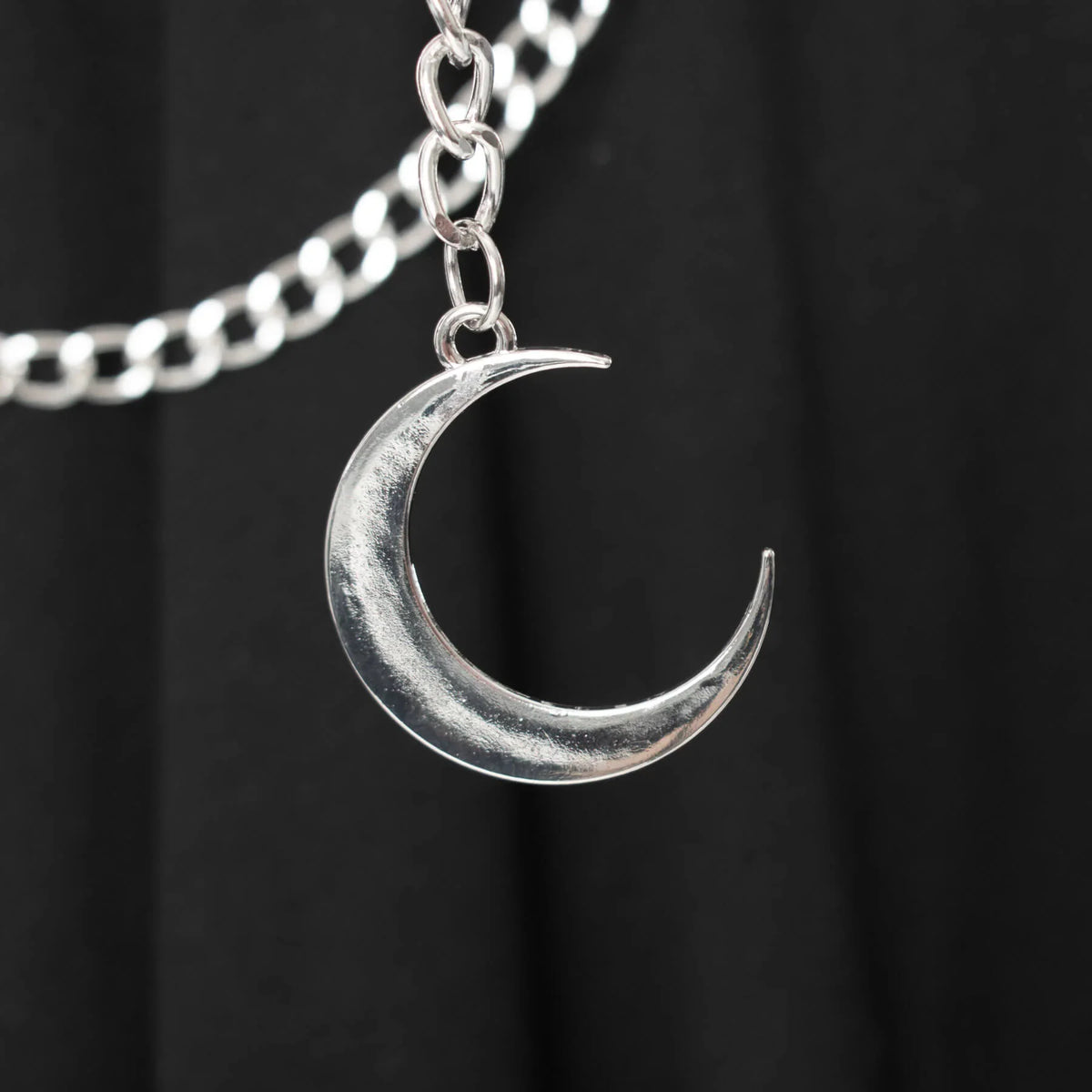 Heartless Moondusk Chain and Faux-Leather Belt