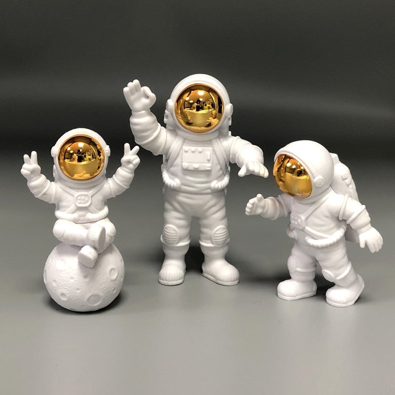 Astronaut Ornament Yellow Moon Ambient Light Creative Office Decorations Modern Astronaut Desktop Ornaments Modelling